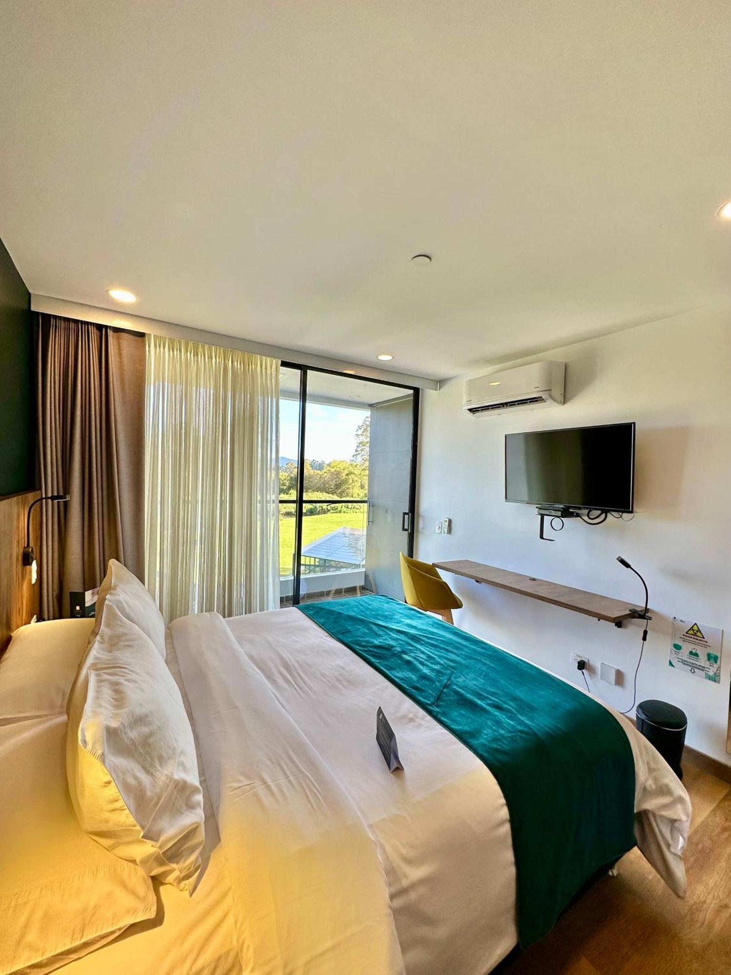 Hotel Lagoon Rionegro Bagian luar foto